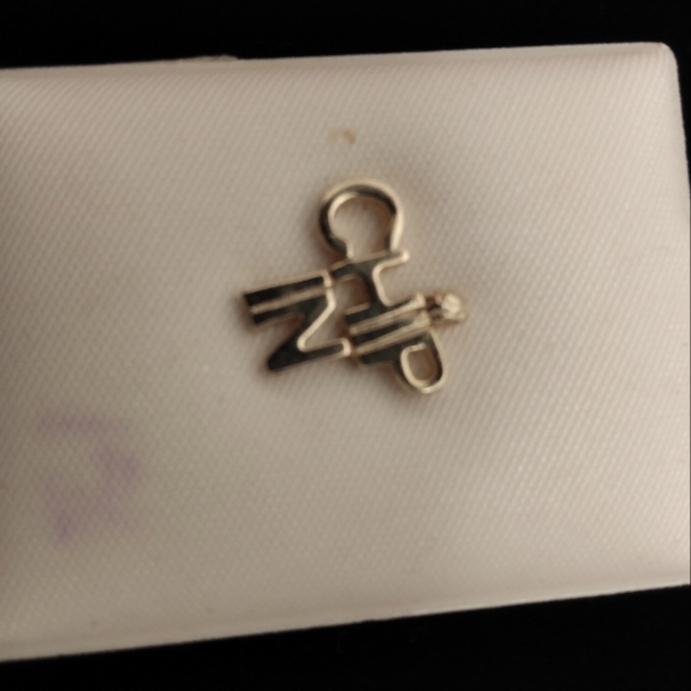 Golf pin golden
